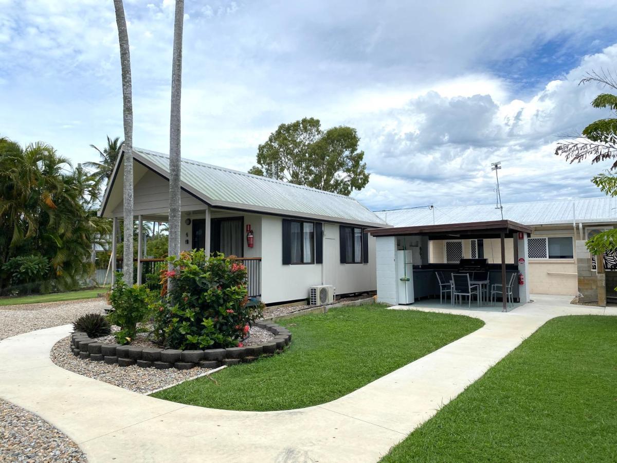 Palm View Holiday Apartments Боуен Екстериор снимка