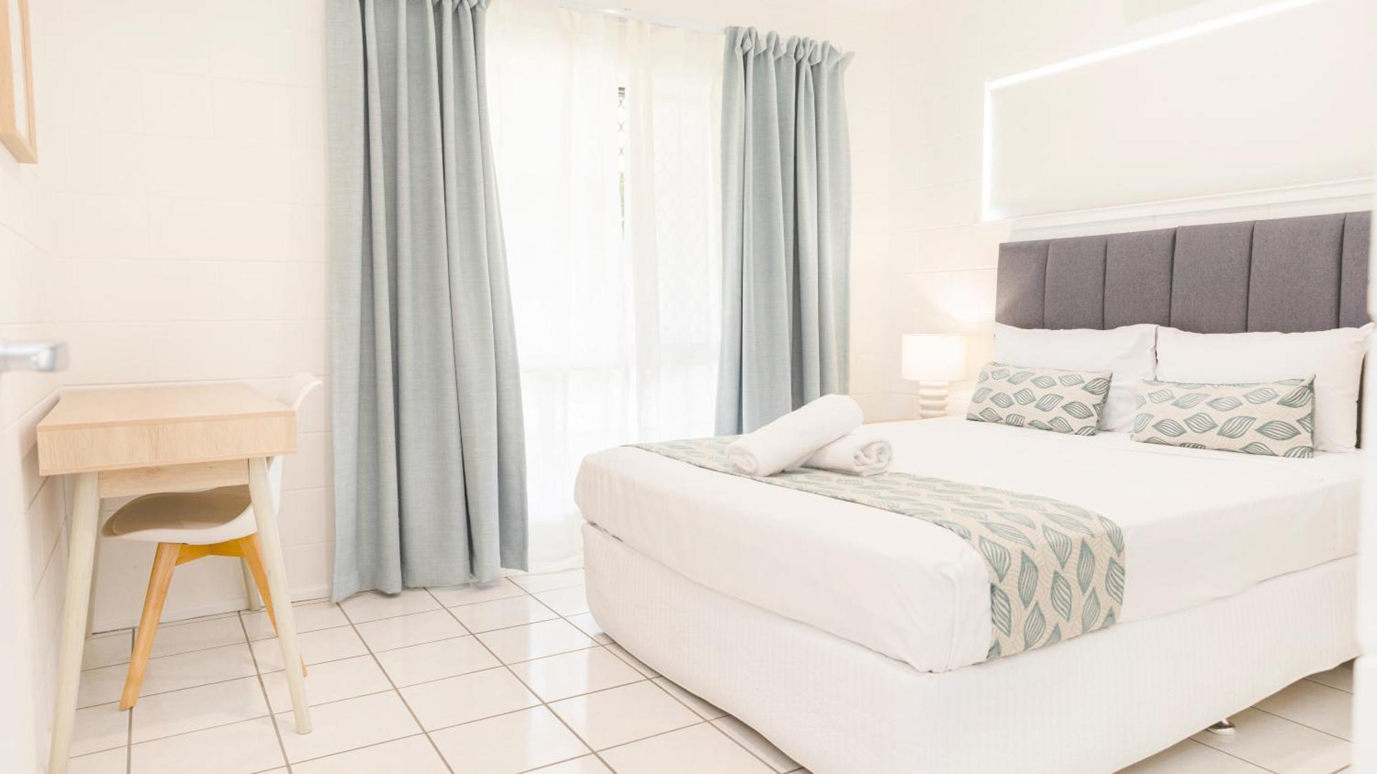 Palm View Holiday Apartments Боуен Екстериор снимка