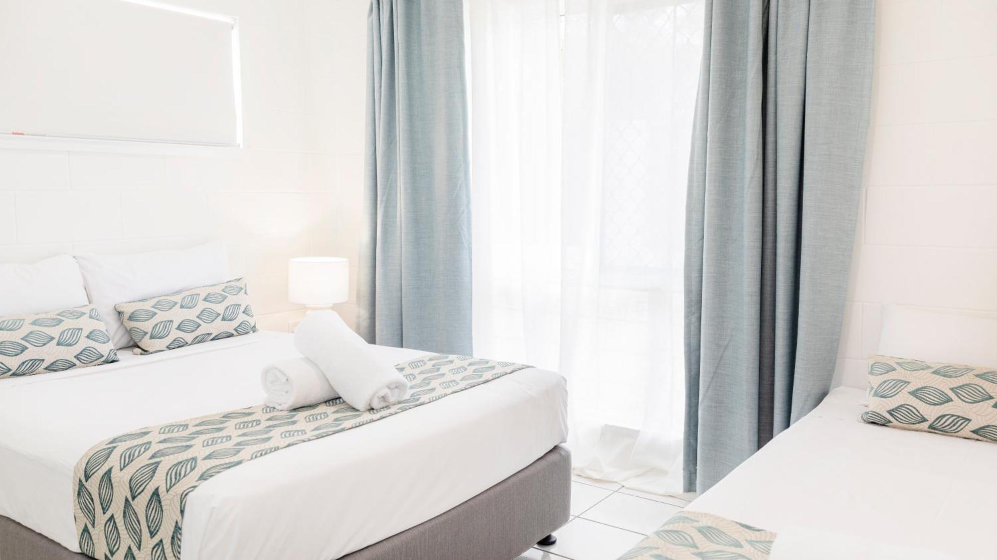 Palm View Holiday Apartments Боуен Екстериор снимка