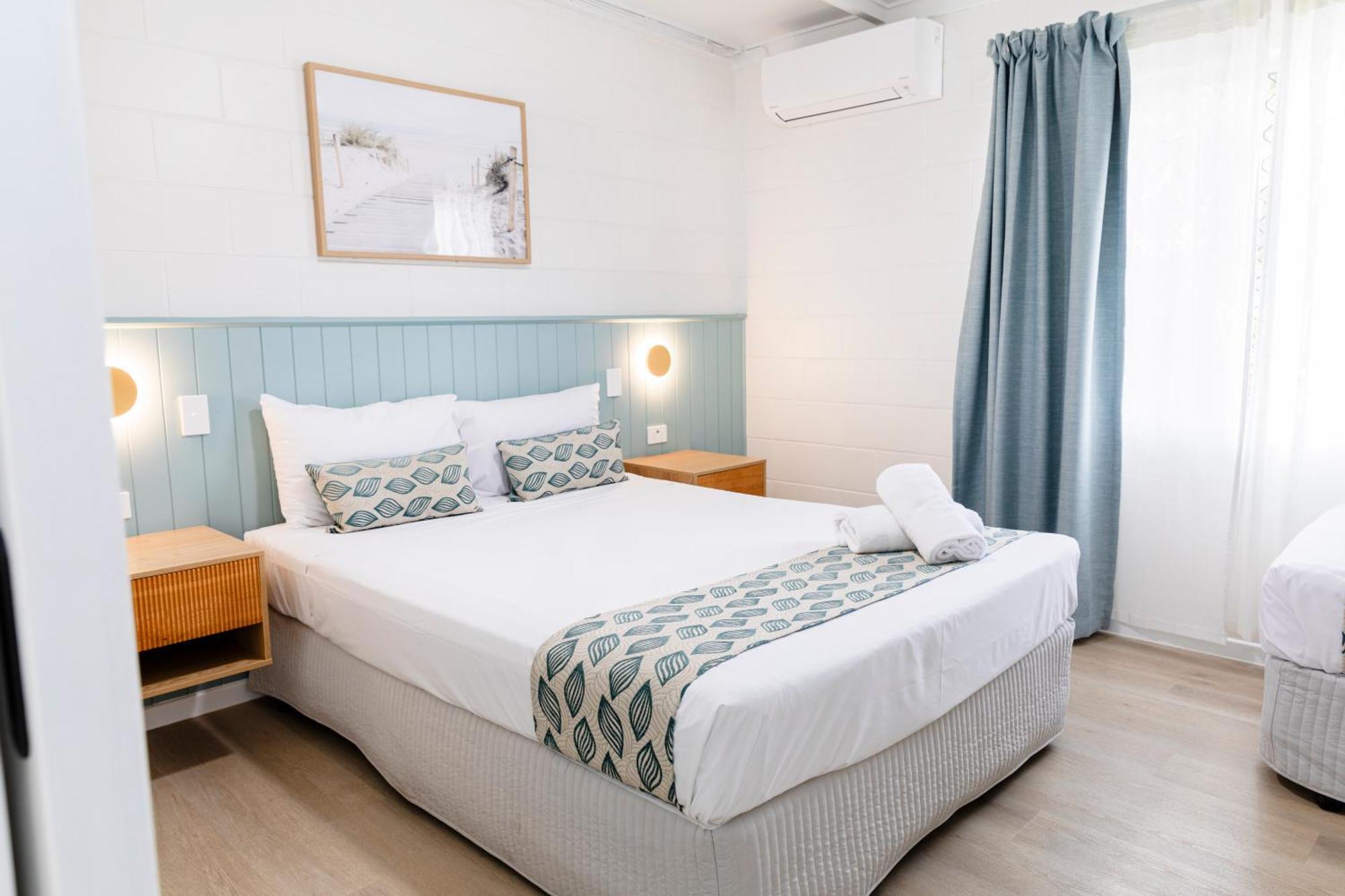 Palm View Holiday Apartments Боуен Екстериор снимка