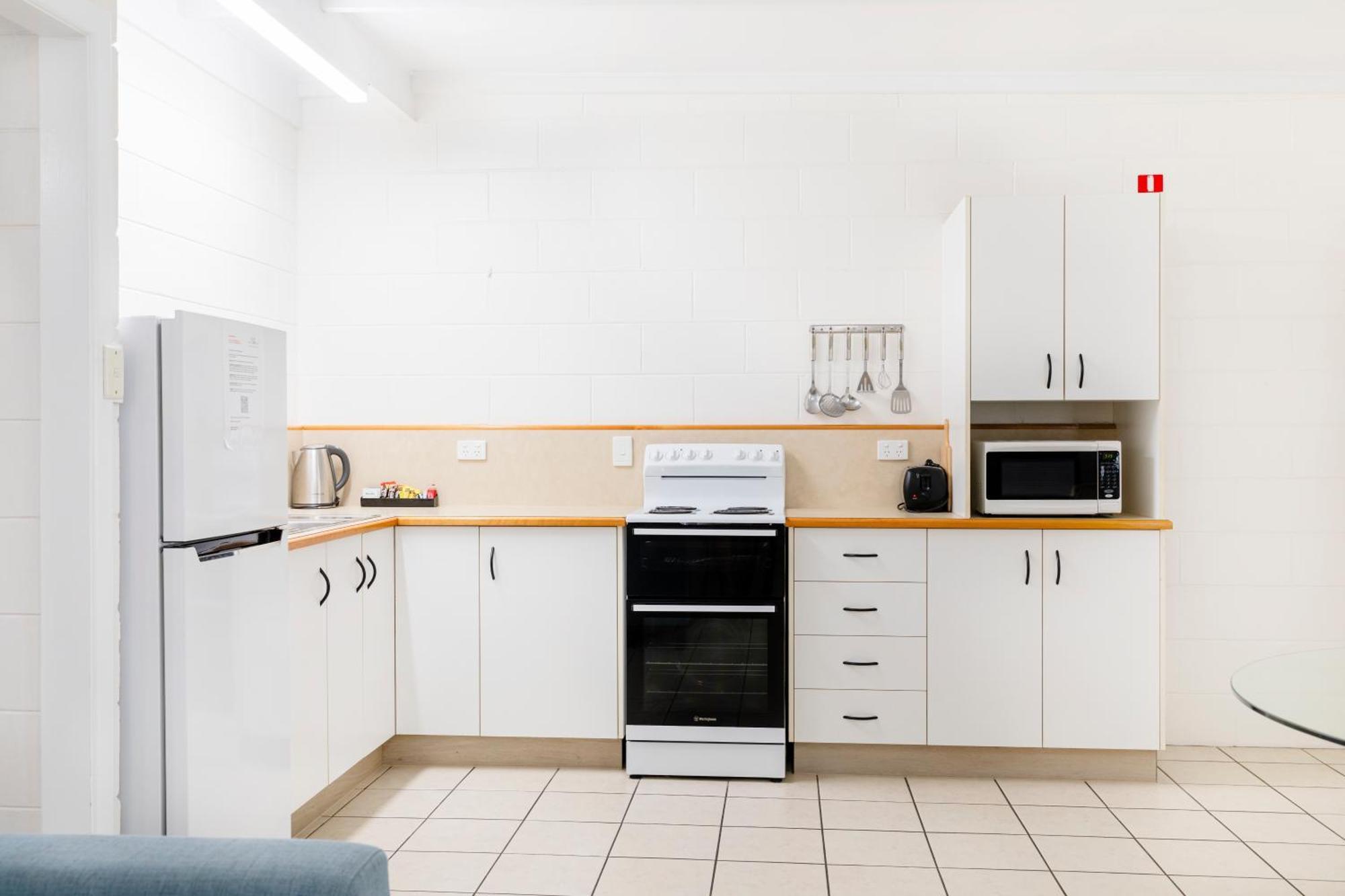 Palm View Holiday Apartments Боуен Екстериор снимка