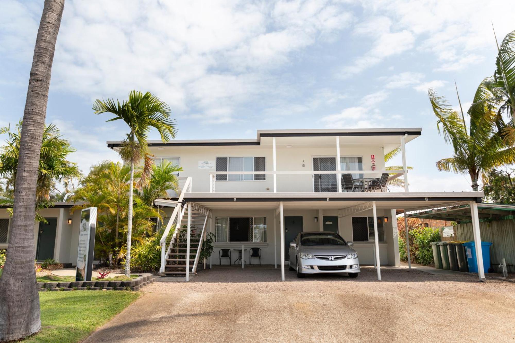 Palm View Holiday Apartments Боуен Екстериор снимка