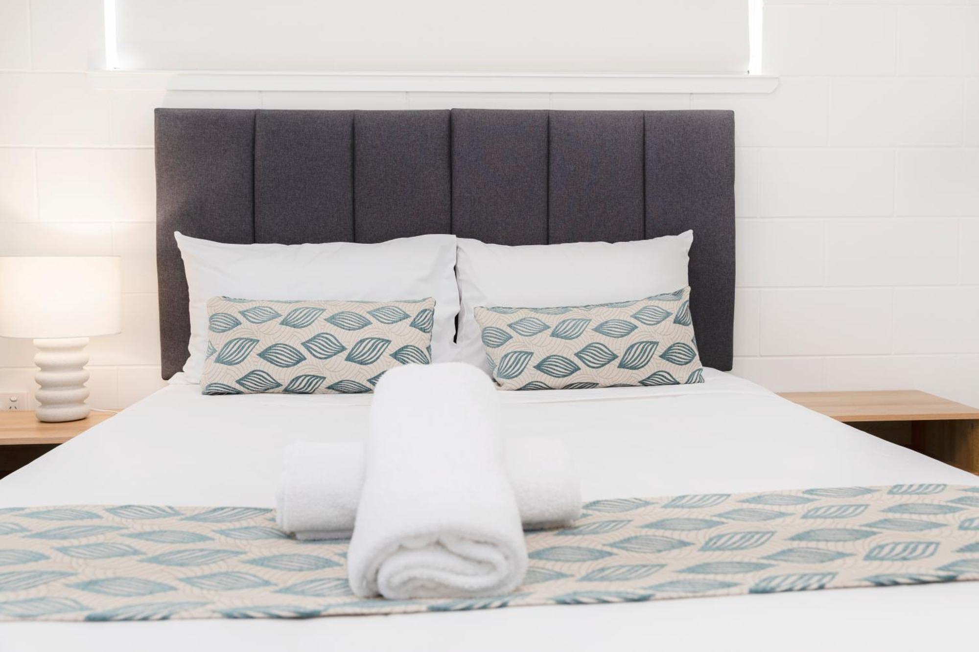 Palm View Holiday Apartments Боуен Стая снимка
