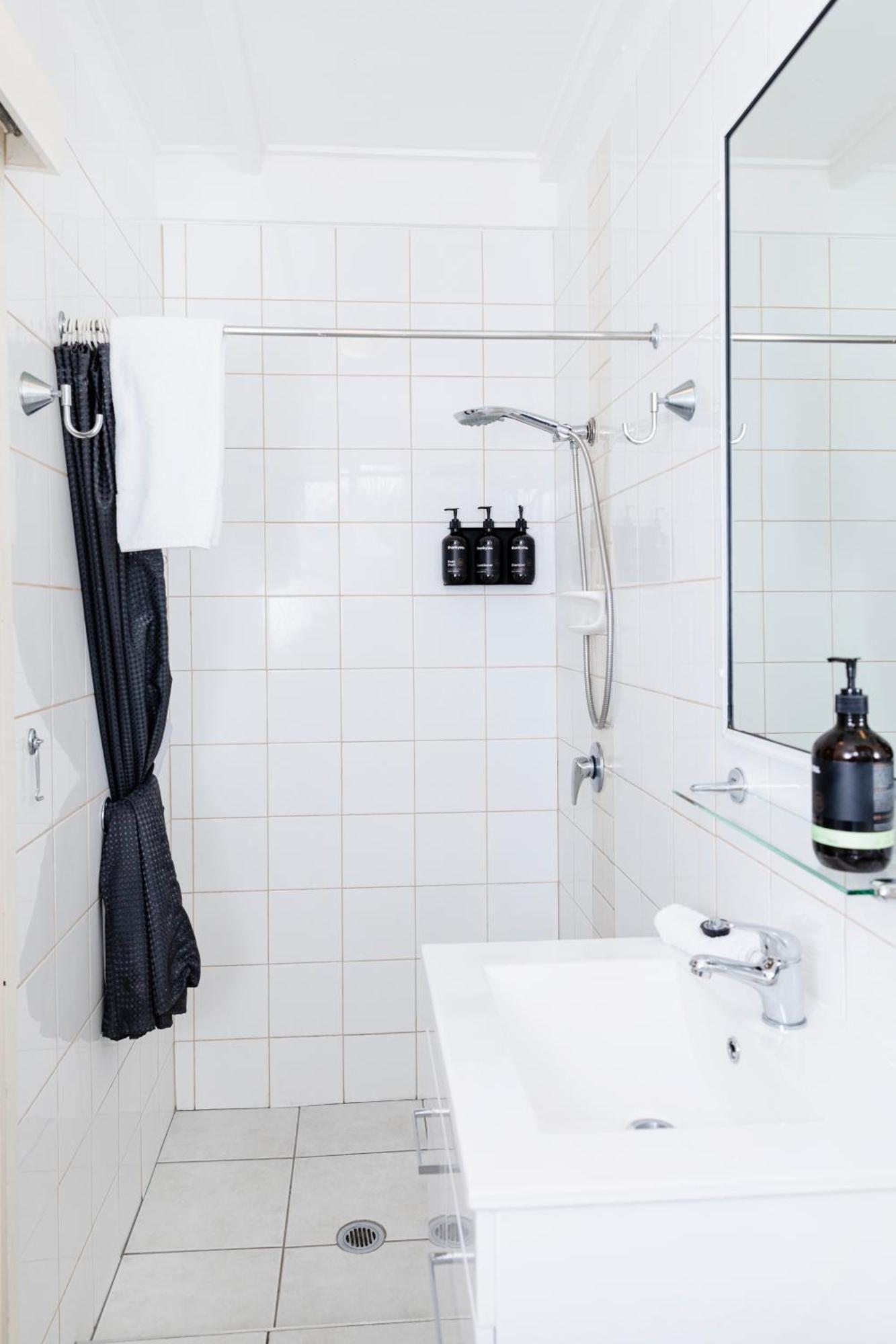 Palm View Holiday Apartments Боуен Екстериор снимка