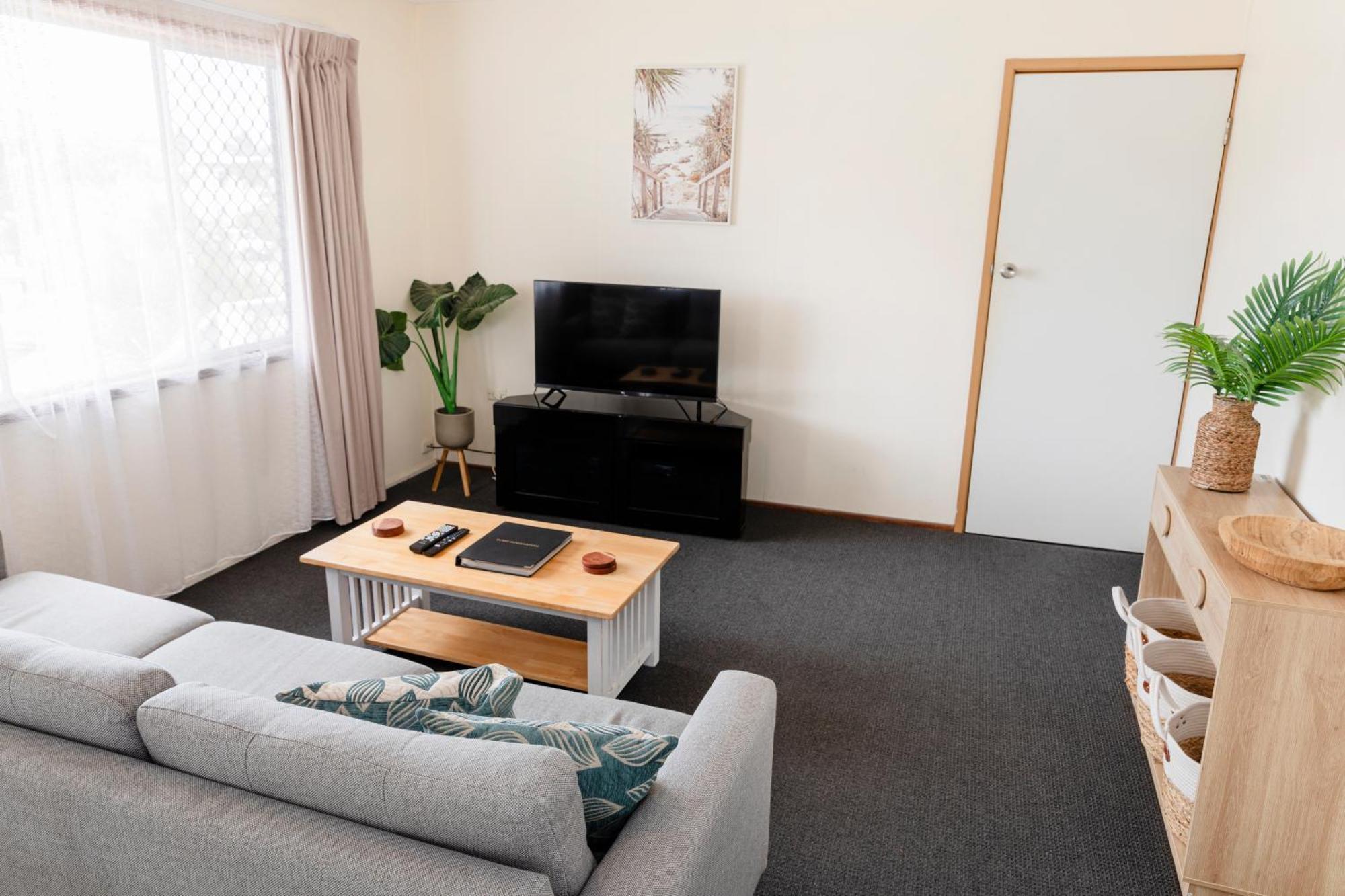 Palm View Holiday Apartments Боуен Екстериор снимка