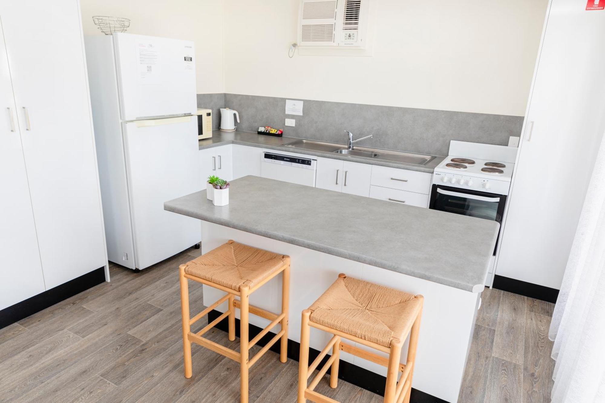 Palm View Holiday Apartments Боуен Екстериор снимка
