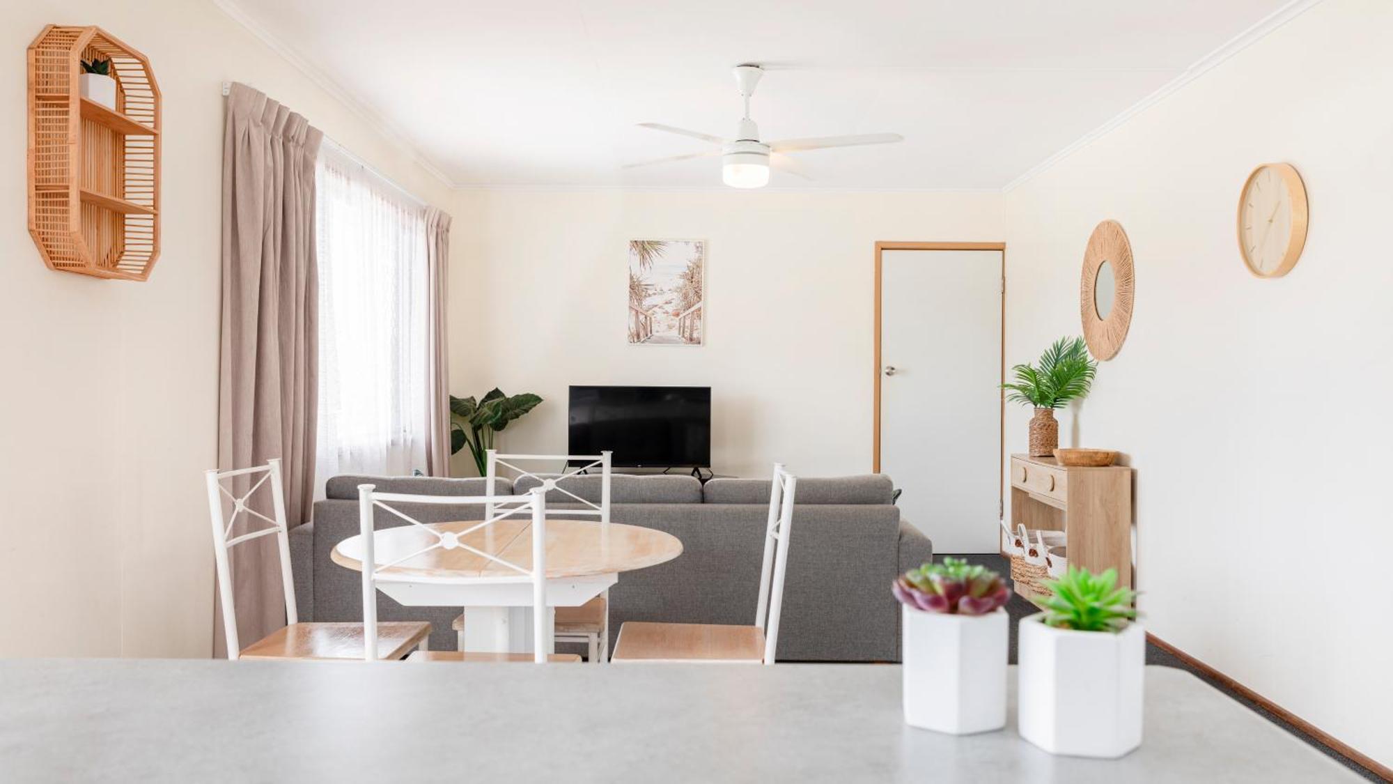Palm View Holiday Apartments Боуен Екстериор снимка