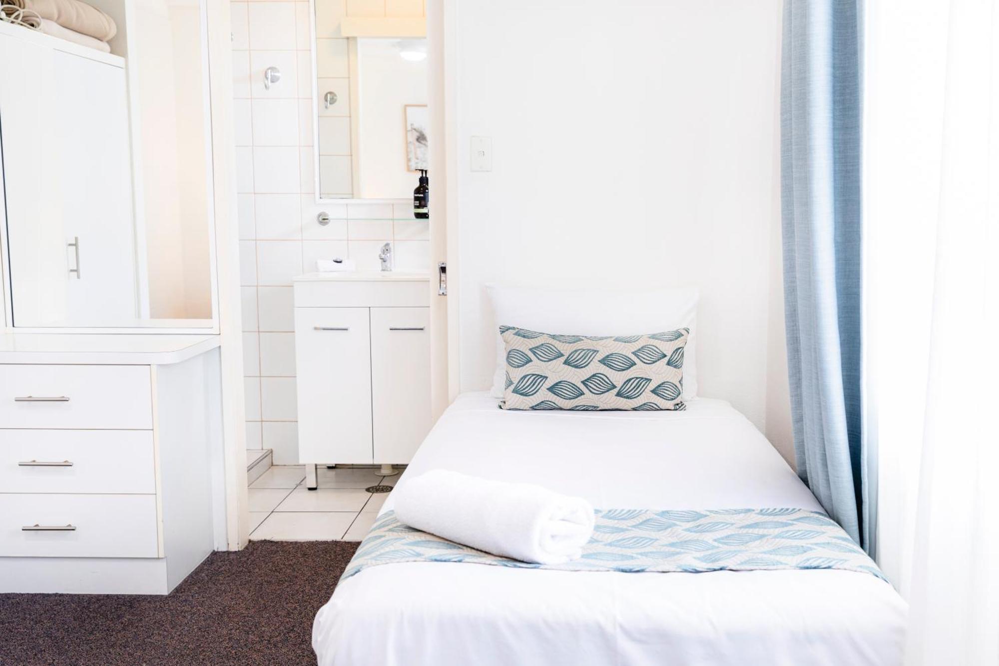 Palm View Holiday Apartments Боуен Екстериор снимка