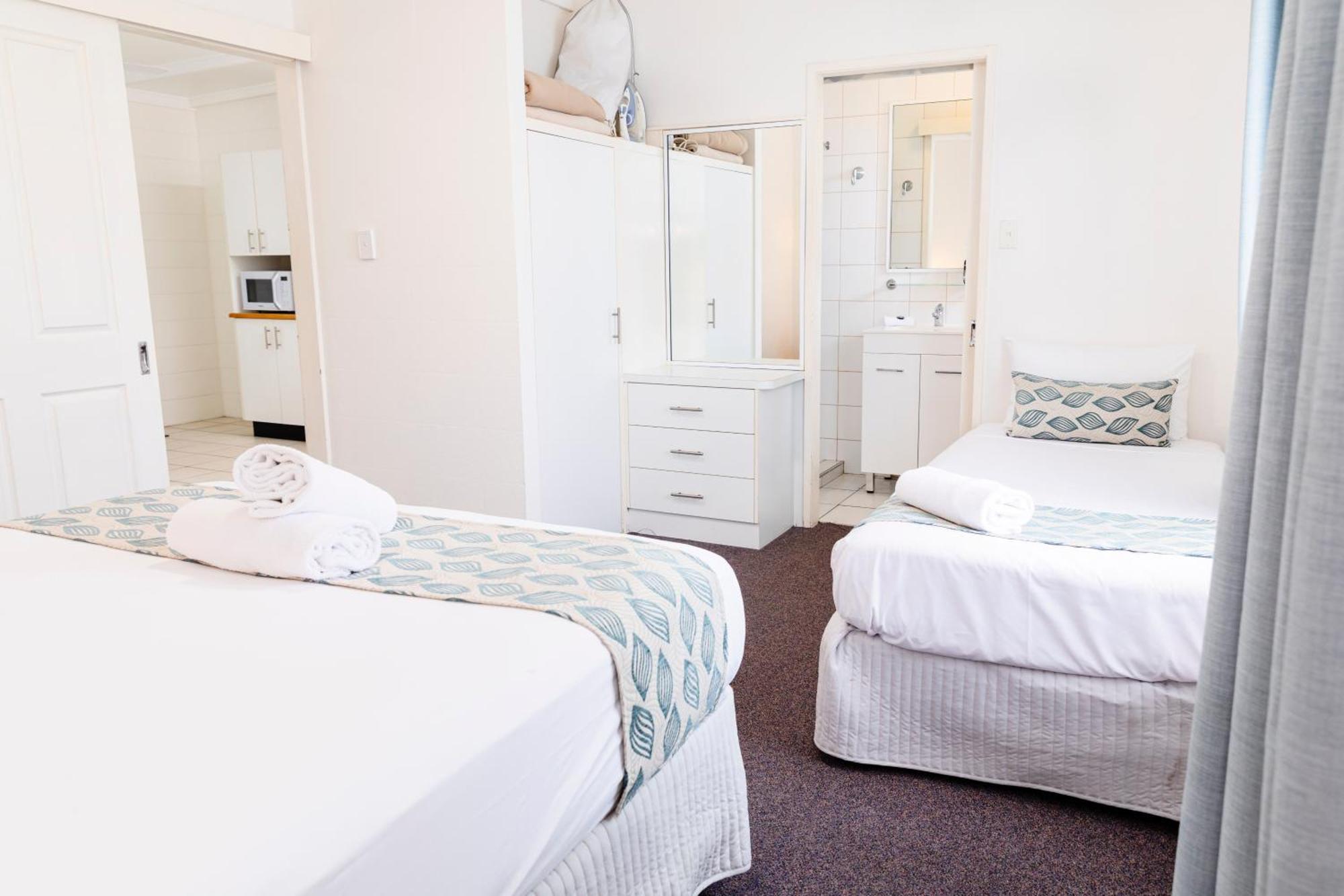 Palm View Holiday Apartments Боуен Екстериор снимка