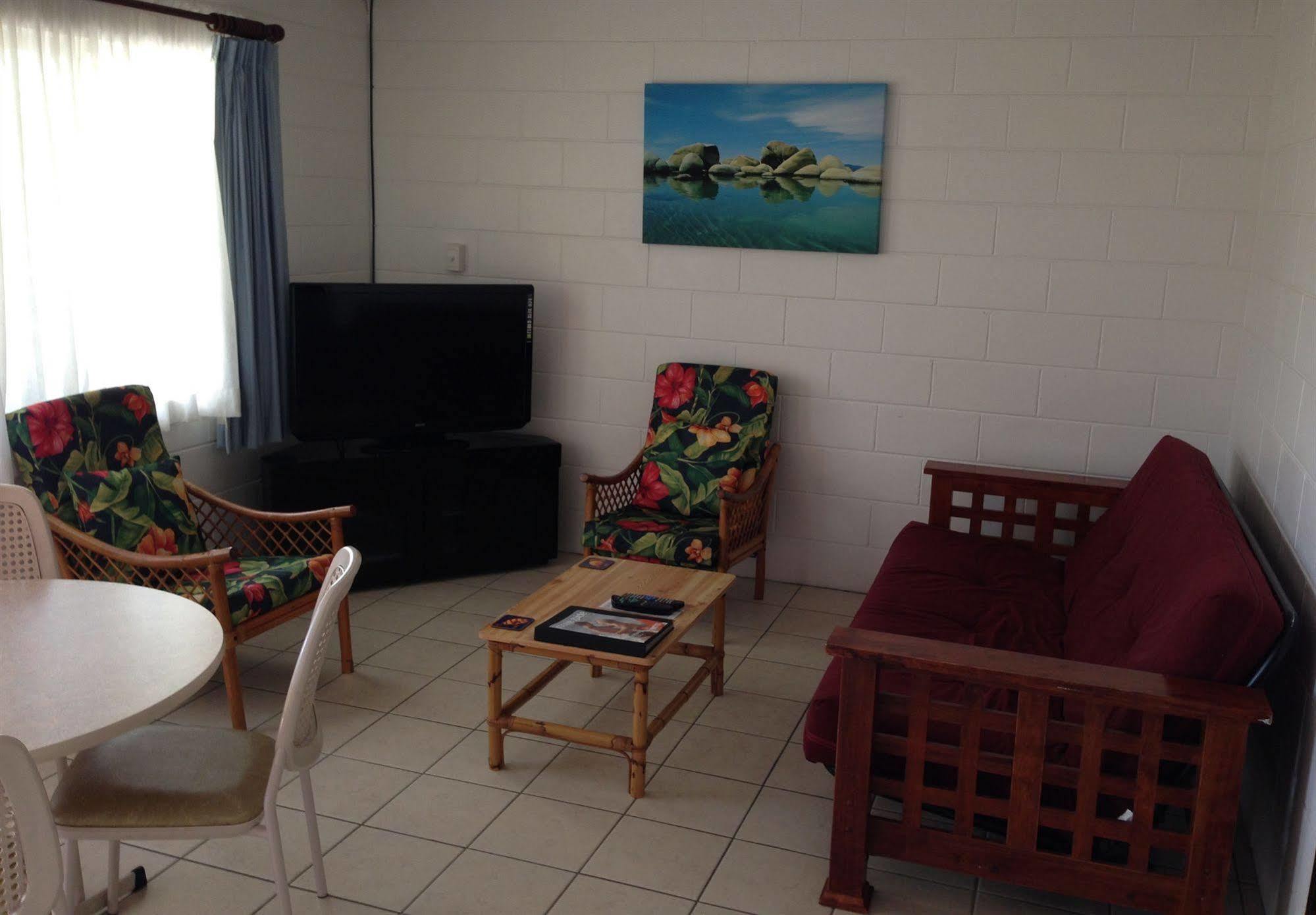 Palm View Holiday Apartments Боуен Екстериор снимка